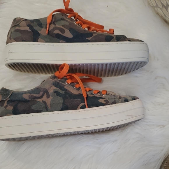 J Slides Camouflage Sneakers with Orange Laces - Picture 9 of 13